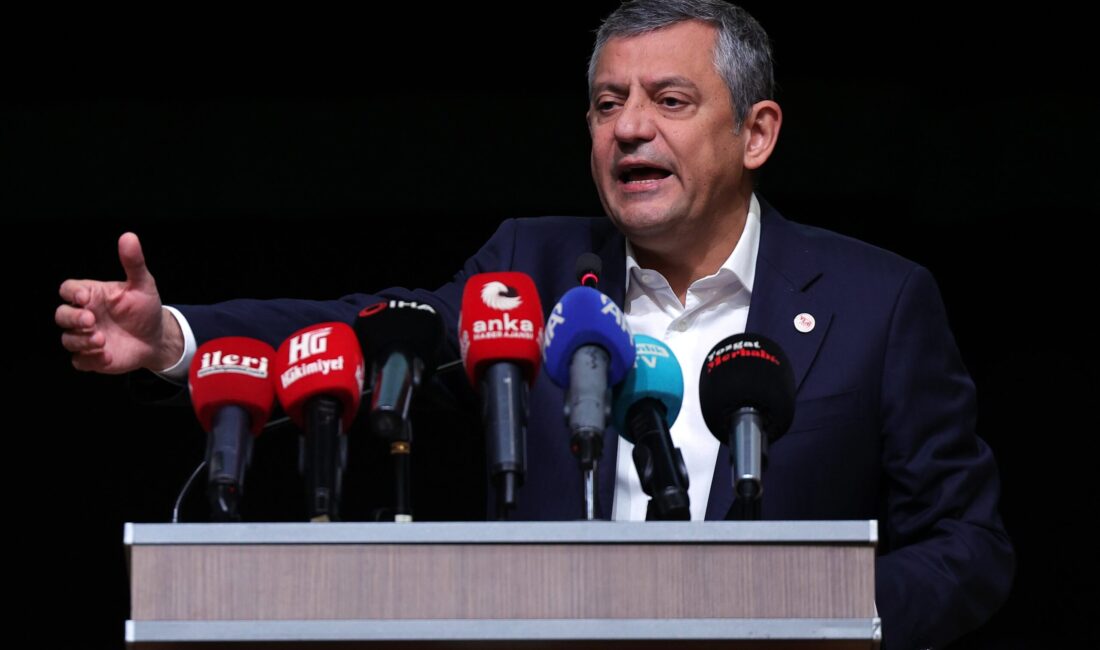 Yeni Parti Genel Başkanı Özgür Özel, partisinin Yozgat İl Başkanlığı