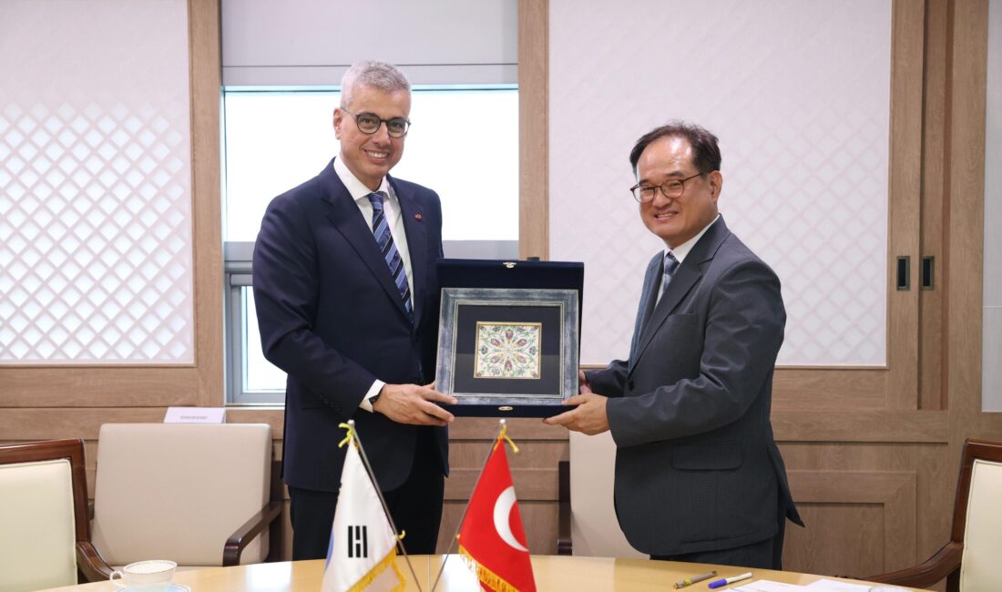 Sağlık Bakanı Kemal Memişoğlu, Türkiye’de kurulması planlanan üretim tesisi doğrultusunda