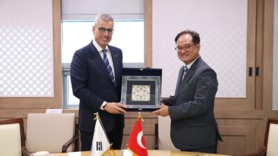 Sağlık Bakanı Kemal Memişoğlu, Türkiye’de kurulması planlanan üretim tesisi doğrultusunda