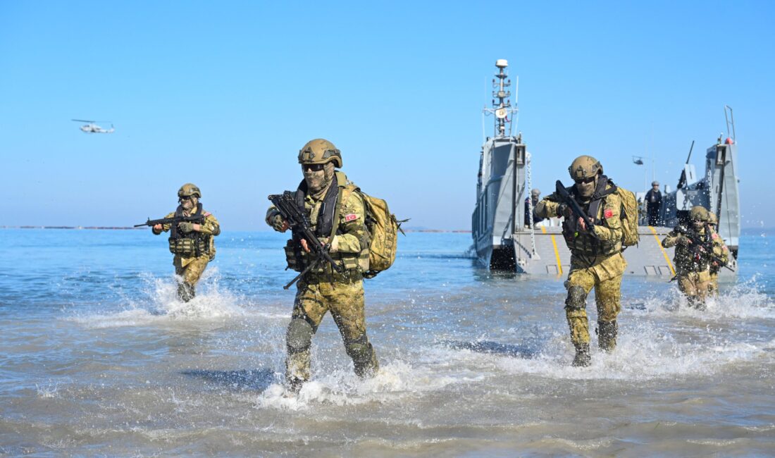 Türk Silahlı Kuvvetleri’nin amiral gemisi TCG Anadolu, NATO bünyesinde düzenlenen