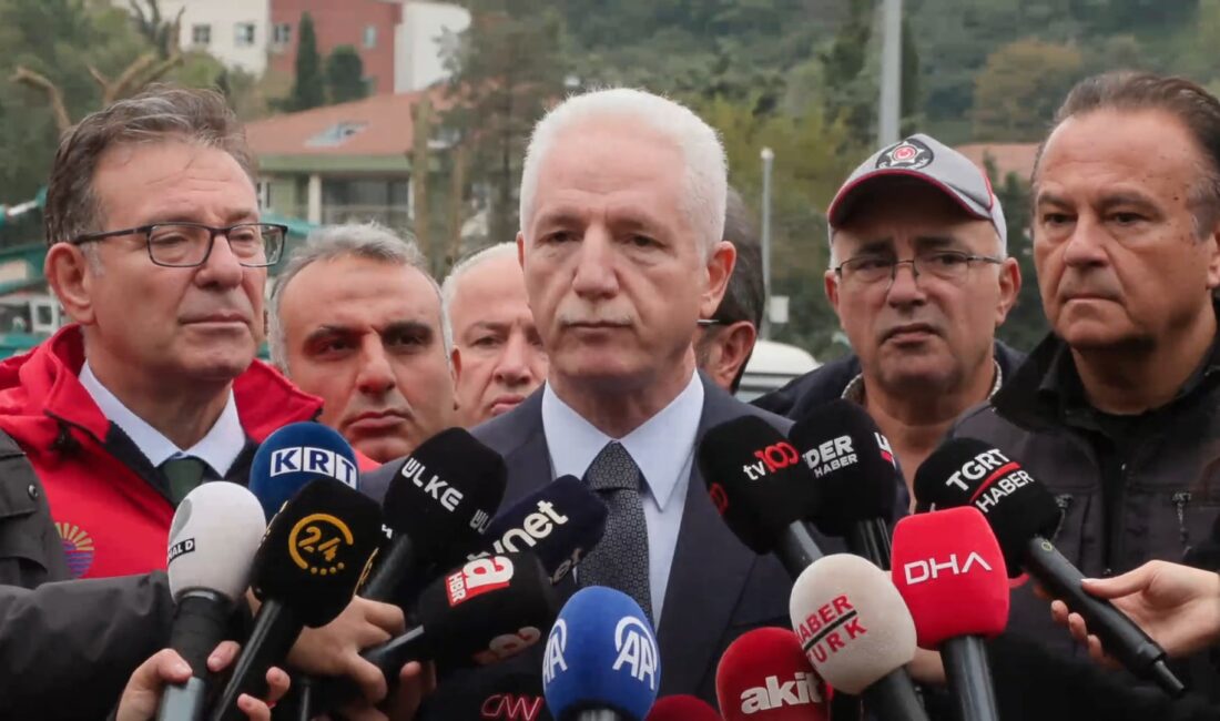 İstanbul Valisi Davut Gül, taşkın felaketinin yaşandığı Sarıyer Ayazağa’da yürütülen