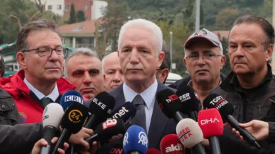İstanbul Valisi Davut Gül, taşkın felaketinin yaşandığı Sarıyer Ayazağa’da yürütülen