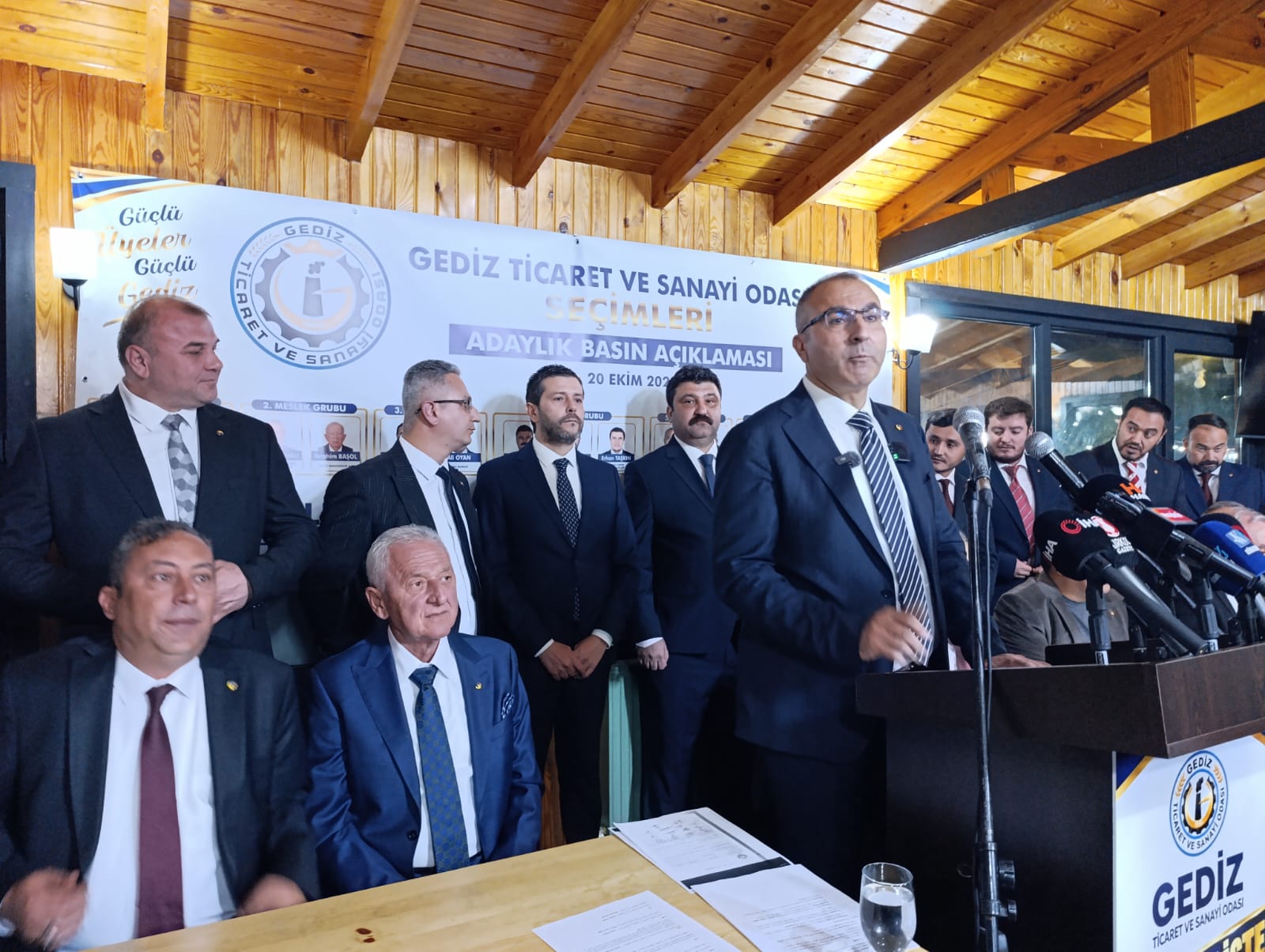 Kütahya Gediz Ticaret ve Sanayi Odası Başkanı Vedat Öztürk, yoğun