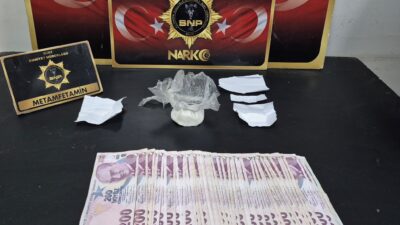 Siirt’te sokak satıcılarına yönelik düzenlenen operasyonda yakalanan 4 şüpheliden 3’ü