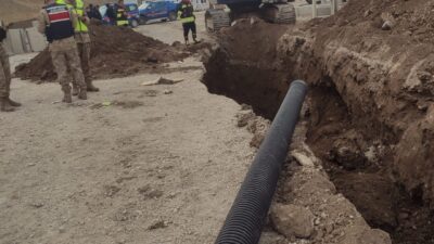 Van'ın Saray ilçesinde yürütülen altyapı çalışmaları sırasında meydana gelen göçükte,