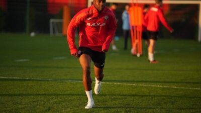 Süper Lig'in 10'uncu haftasında deplasmanda Göztepe ile karşılaşacak olan Arca