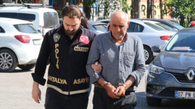 Antalya'da arsa anlaşmazlığı yaşadığı yeğeni Amine Bozkurt'u noterde buluştuğu sırada