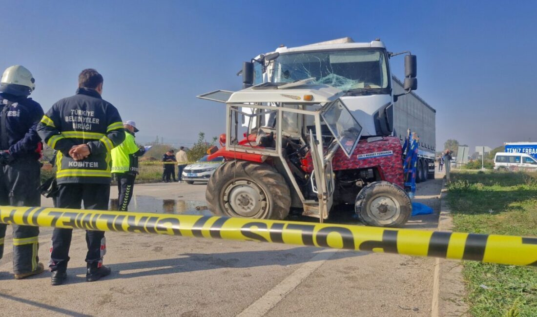 Tokat'ın Erbaa ilçesinde askeri malzeme taşıyan tır ile traktörün karıştığı