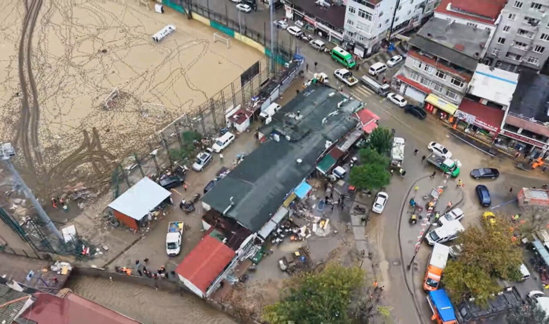 İstanbul'da yaşanan sel felaketinin ardından Sarıyer Ayazağa'da dere yatağında yer