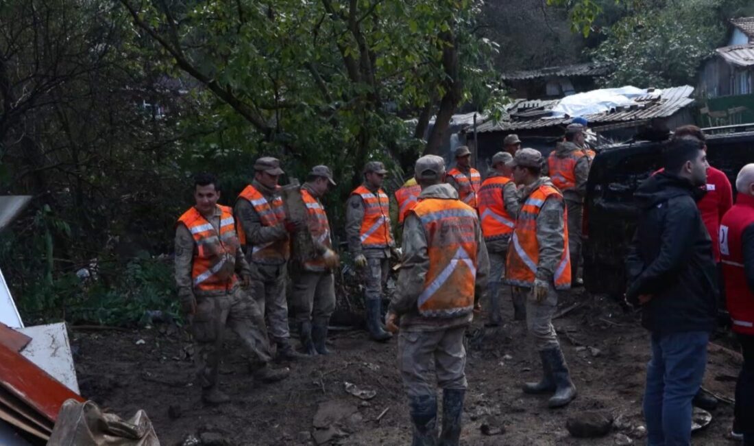İstanbul Sarıyer’de meydana gelen sel felaketinin ardından Ayazağa Mahallesi’nde evleri