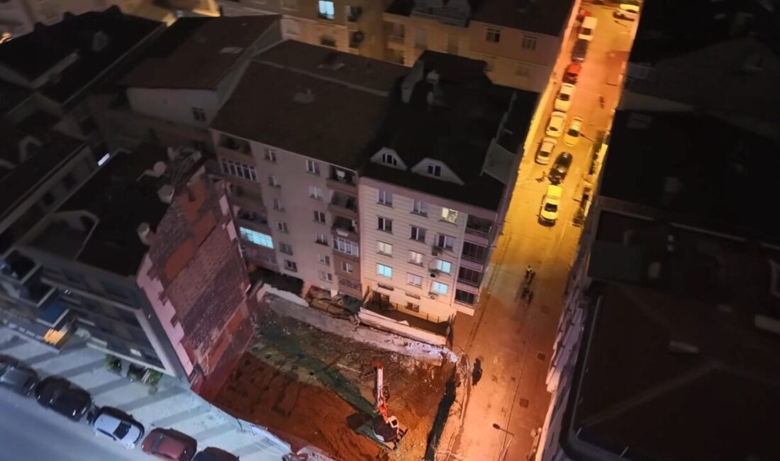 Bahçelievler'de temel kazısı sırasında istinat duvarının yıkılması sonucu bitişikteki iki