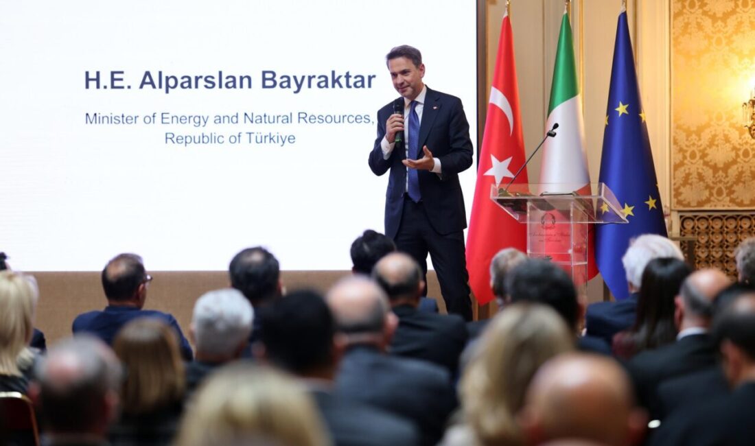 Enerji ve Tabii Kaynaklar Bakanı Alparslan Bayraktar, Türkiye'nin 2053 yılında