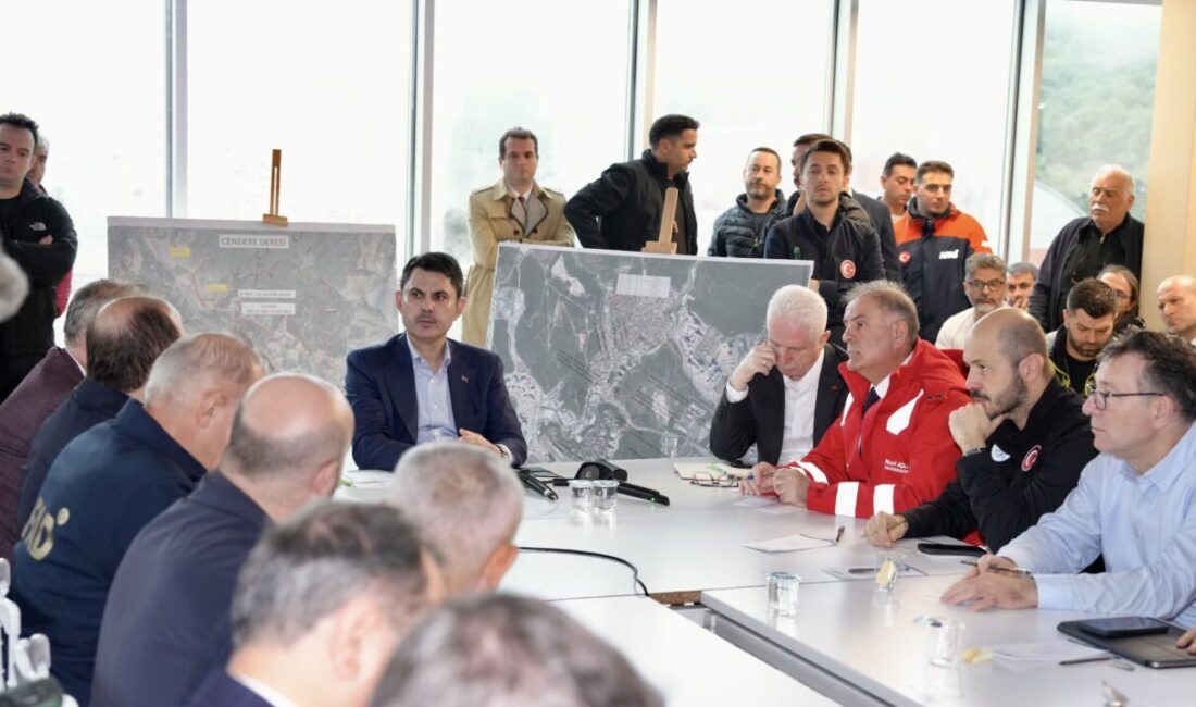 Çevre, Şehircilik ve İklim Değişikliği Bakanı Murat Kurum, sel felaketinden