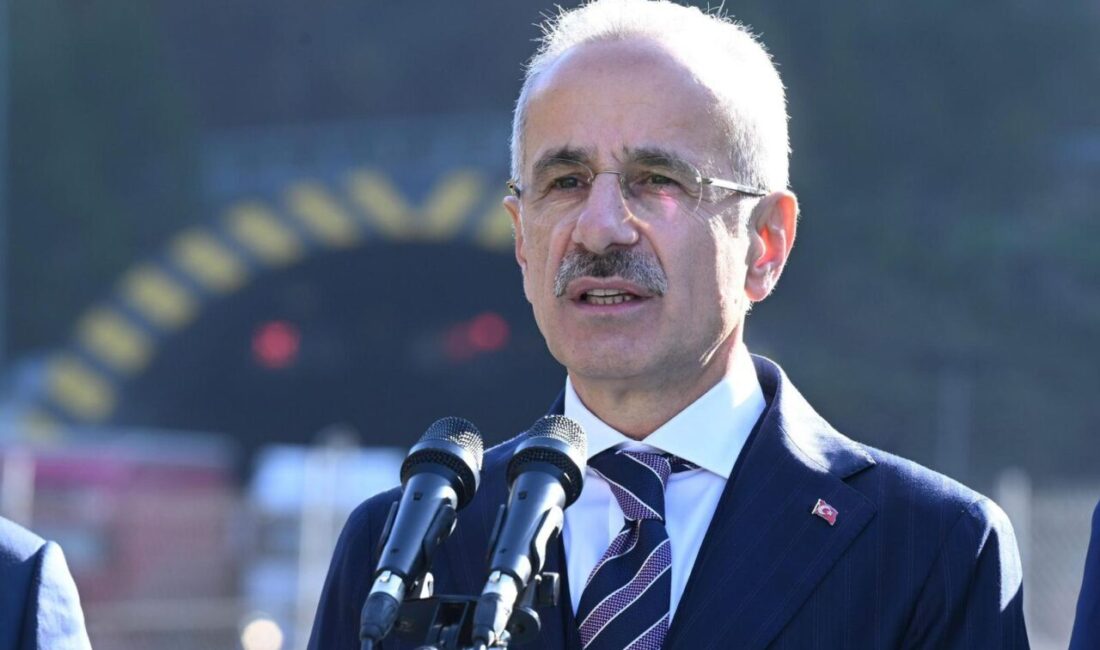 Ulaştırma ve Altyapı Bakanı Abdulkadir Uraloğlu, kış aylarında ulaşımı zorlaştıran