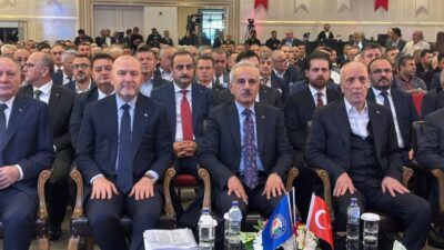 Ulaştırma ve Altyapı Bakanı Abdulkadir Uraloğlu, Türkiye Yol-İş Sendikası'nın genel