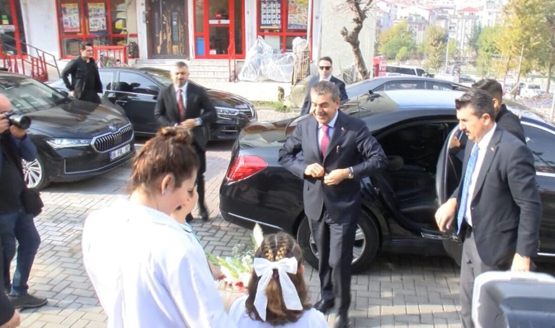 Milli Eğitim Bakanı Yusuf Tekin, okul bahçelerinde geleneksel oyunların yeniden