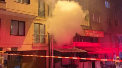 Bursa'nın Nilüfer ilçesinde bir kıraathanede çıkan yangın, itfaiye ekiplerinin müdahalesiyle