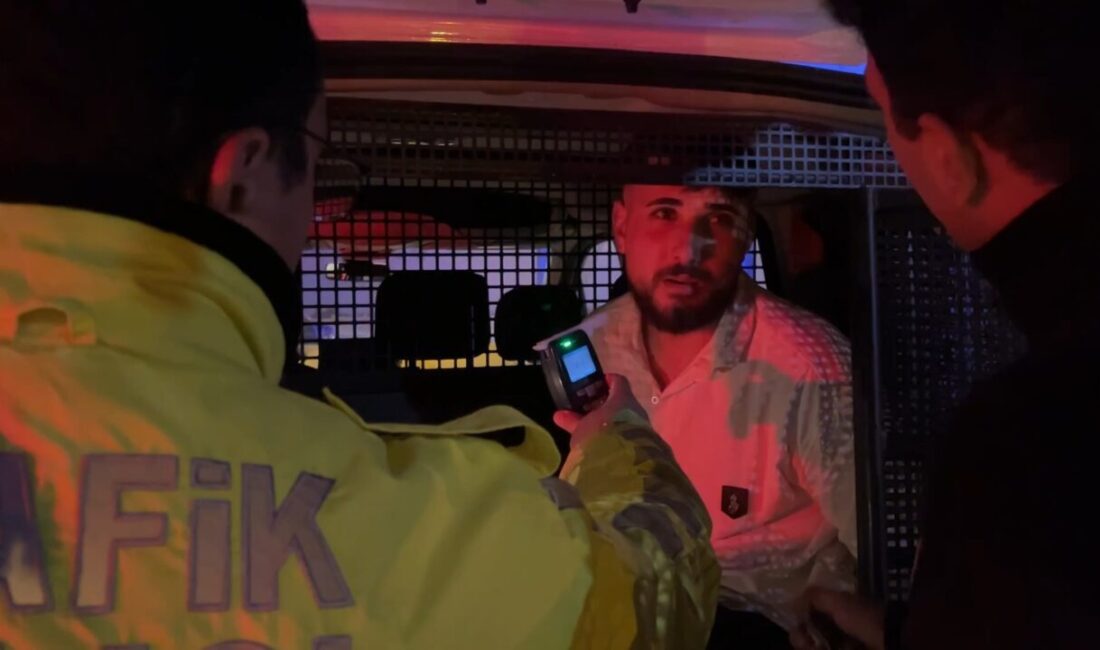 Bursa'da uygulama noktasından kaçmaya çalışırken kaza yapan alkollü sürücü, hem