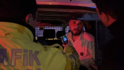 Bursa'da uygulama noktasından kaçmaya çalışırken kaza yapan alkollü sürücü, hem