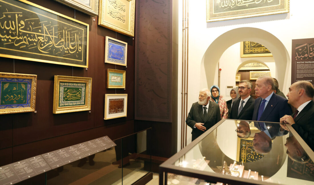Cumhurbaşkanı Recep Tayyip Erdoğan, restorasyonu tamamlanan Topkapı Sarayı Darphane-i Amire