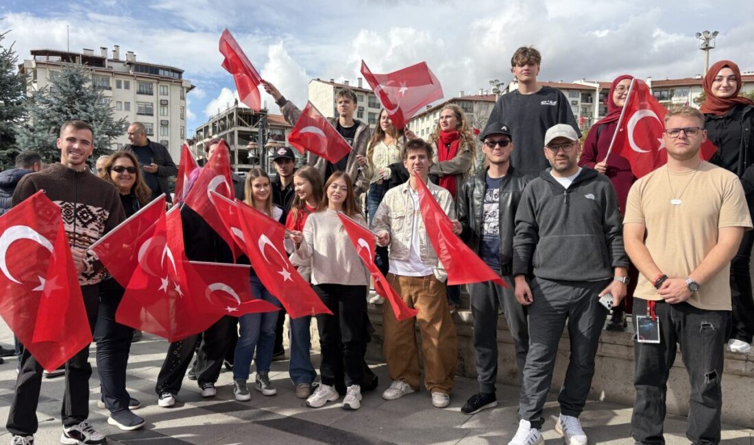 Sivas’ta düzenlenen 29 Ekim Cumhuriyet Bayramı kutlamaları renkli görüntülere sahne