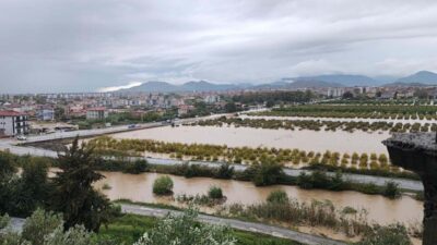 Muğla'nın Dalaman ilçesinde etkili olan şiddetli sağanak nedeniyle Tersakan Çayı