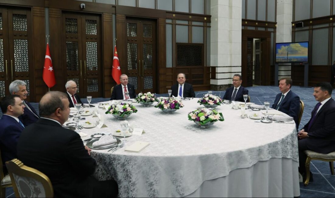 Cumhurbaşkanı Recep Tayyip Erdoğan, yüksek mahkeme başkanlarıyla Cumhurbaşkanlığı Külliyesi’nde düzenlenen