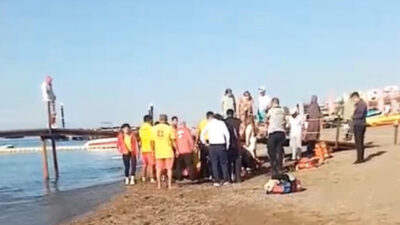 Antalya'nın Serik ilçesinde denize giren 77 yaşındaki Rus turist, fenalaşarak