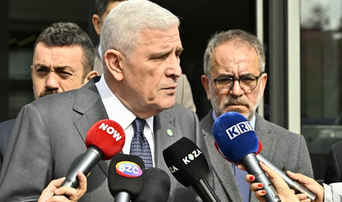 Anıtkabir'de Devlet Bahçeli'nin koluna girdiği anlar nedeniyle eleştirilen İYİ Parti