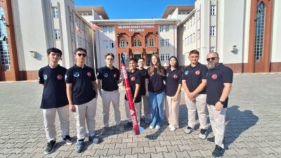 Bursa Nilüfer Borsa İstanbul Fen Lisesi öğrencileri, tasarladıkları roketle TEKNOFEST
