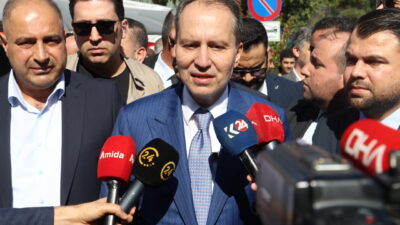 Diyarbakır'da temaslarda bulunan Yeniden Refah Partisi Genel Başkanı Fatih Erbakan,