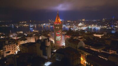 Cumhuriyetin 103'üncü yıl dönümü kutlamaları kapsamında Galata Kulesi'ne yansıtılan Atatürk