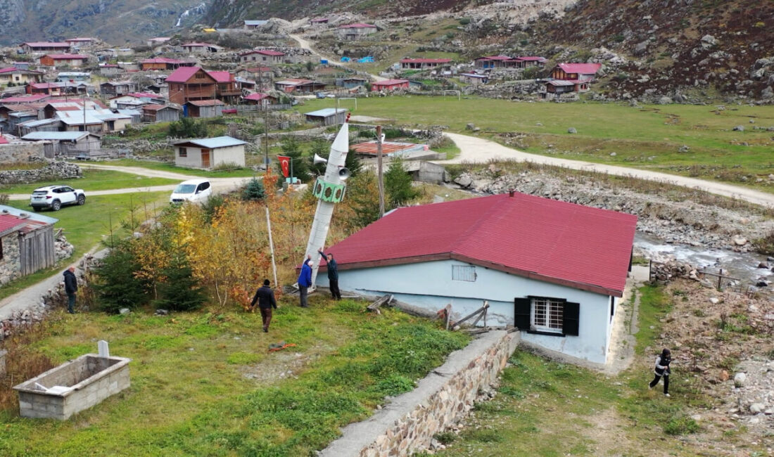 Rize'nin İkizdere ilçesindeki yaylada yaşayan vatandaşlar, çığ tehlikesine karşı geliştirdikleri