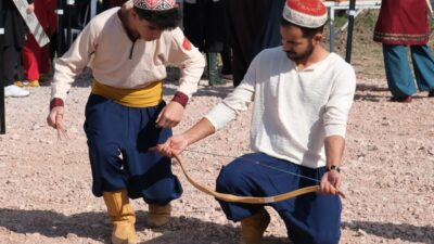 Bursa'nın Karacabey ilçesinde düzenlenen Geleneksel Türk Okçuluk Bursalı Şüca Hava
