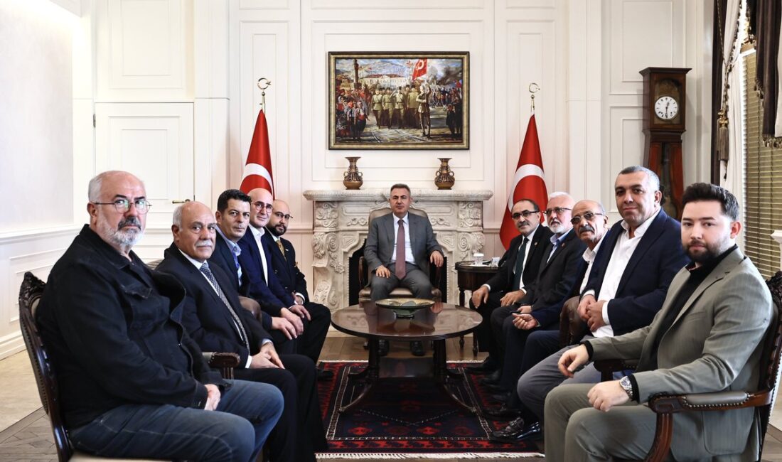 İzmir Valisi Süleyman Elban, kentteki esnaf temsilcileri ile gerçekleştirdiği temaslar