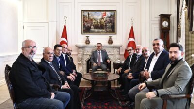 İzmir Valisi Süleyman Elban, kentteki esnaf temsilcileri ile gerçekleştirdiği temaslar