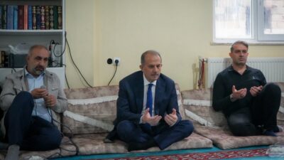 Hakkari Valisi İbrahim Taşyapan, kentteki temasları kapsamında taziye ziyaretinde bulundu.