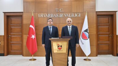 Diyarbakır Valisi Murat Zorluoğlu, çeşitli temaslarda bulunmak üzere şehre gelen