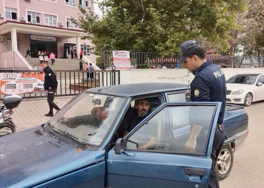 Kahramanmaraş İl Emniyet Müdürlüğü ekipleri, eğitim öğretim döneminde öğrencilerin huzurlu