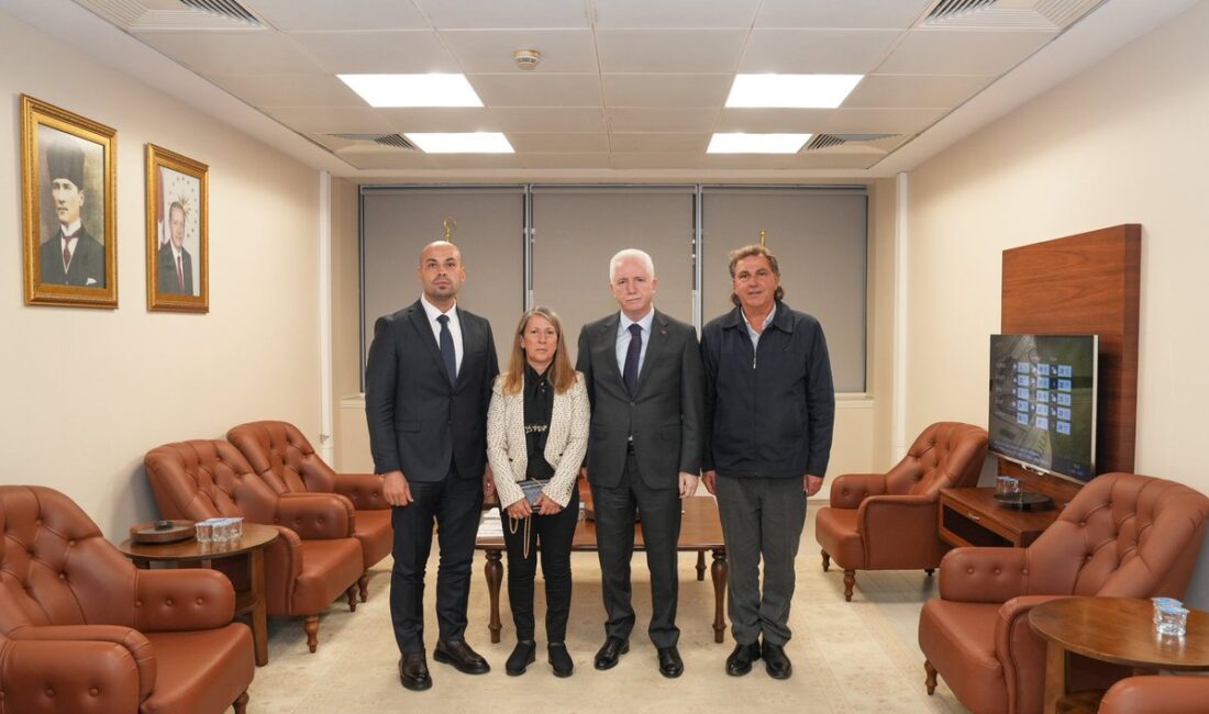 İstanbul Valisi Davut Gül, kentteki yerel yönetim temsilcileriyle gerçekleştirdiği temaslar