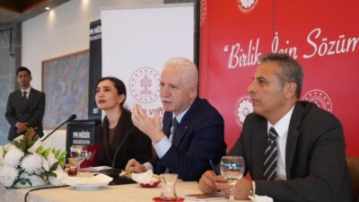 İstanbul Valisi Davut Gül, Alevi-Bektaşi Kültür ve Cemevi Başkanı Esma