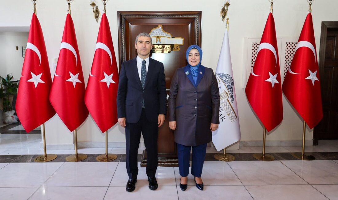 AK Parti Genel Merkez Kadın Kolları Başkanı ve İstanbul Milletvekili