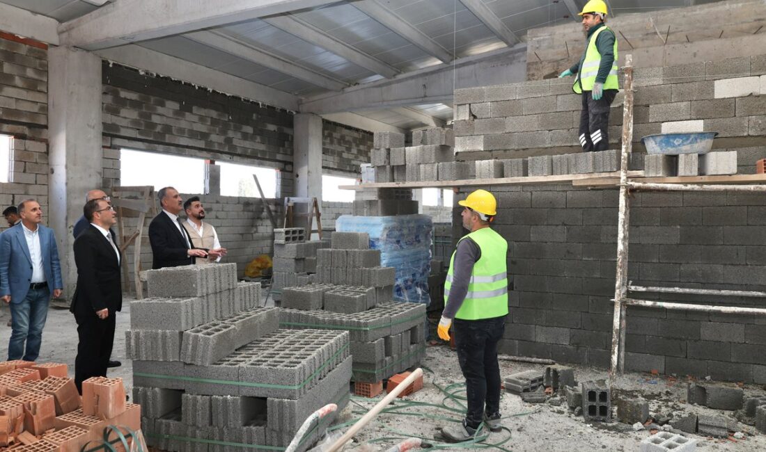 Ağrı Valisi Önder Bozkurt, kentte yapımı hızla devam eden Sporcu