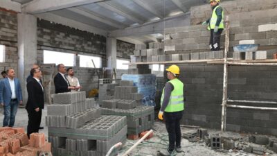 Ağrı Valisi Önder Bozkurt, kentte yapımı hızla devam eden Sporcu