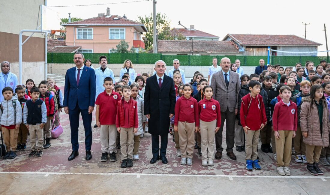 Kırklareli Valisi Uğur Turan, eğitim hizmetlerini yerinde görmek ve incelemelerde