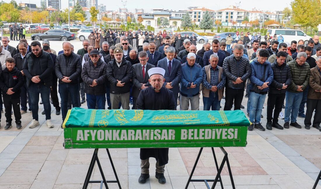 Afyonkarahisar Valisi Naci Aktaş, vefat eden Afyonkarahisar Defterdarlığı personeli Mustafa