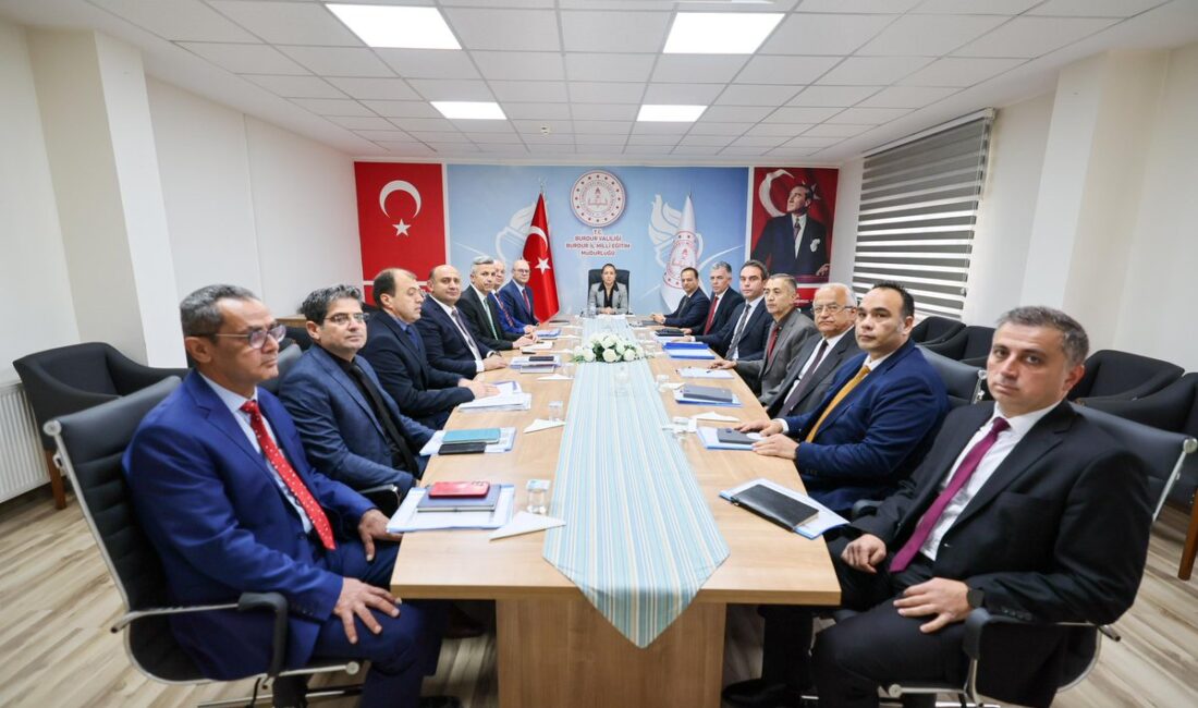 Burdur Valisi Tülay Baydar Bilgihan, kentteki kamu kurumlarına yönelik gerçekleştirdiği