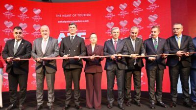 Antalya Valisi Hulusi Şahin, kentte düzenlenen 8. Uluslararası Antalya Turizm