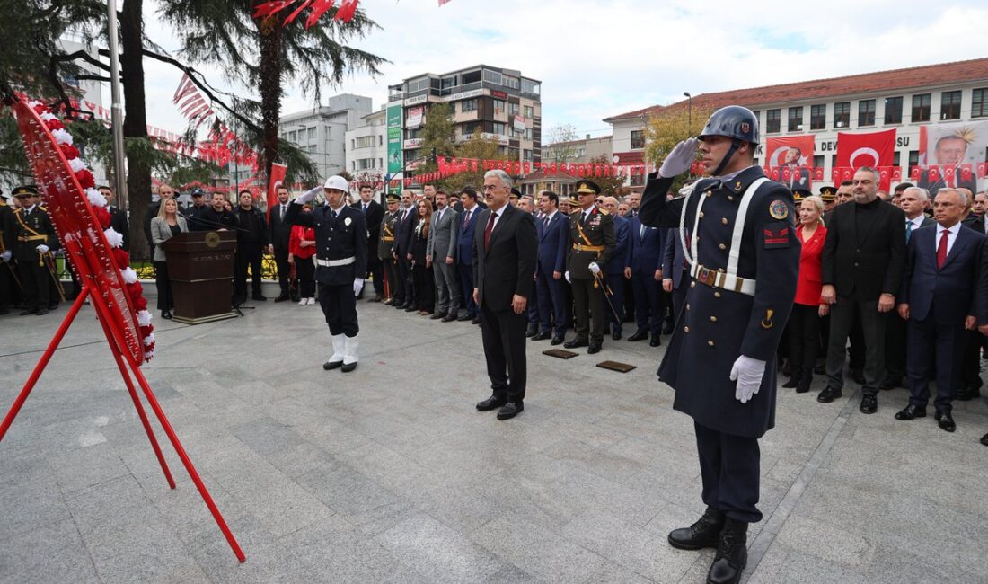 BURSA / TEKHA Bursa’da 29 Ekim Cumhuriyet Bayramı kutlamaları, Heykel