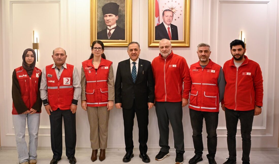 YALOVA / TEKHA Yalova Valisi Dr. Ahmet Hamdi Usta, Kızılay
